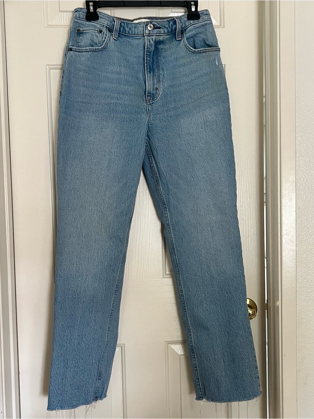 Abercrombie & Fitch The 90’s Straight Ultra High Rise Light Blue jeans